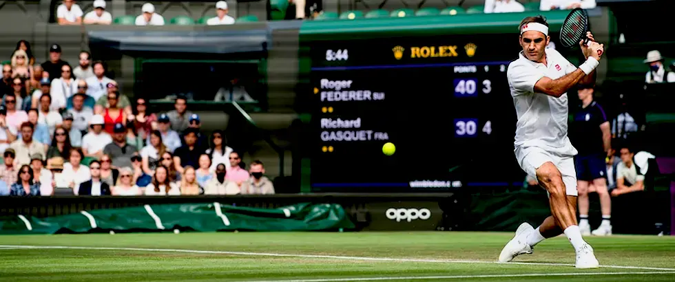 Roger-Federer-playing-at-Wimbledon-court
