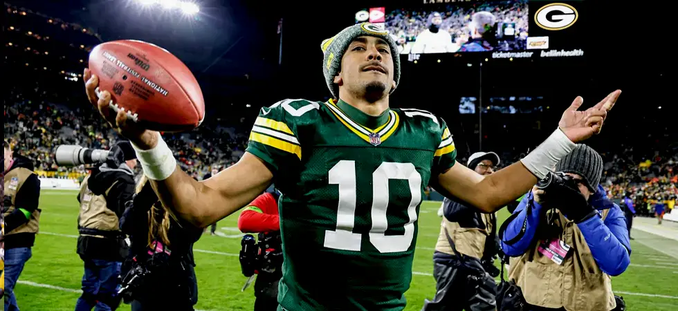 Green-Bay-Packers-NFL-player-after-winning-game-a_