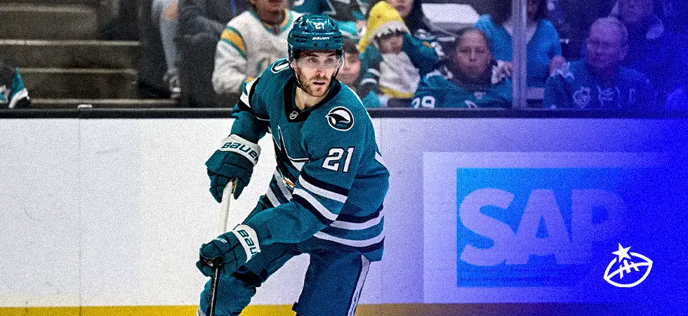 NHL-player-in-a-game-with-the-number-21-jersey