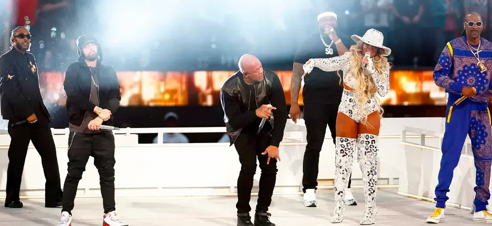Halftime-show-featuring-famous-rappers-from-USA_