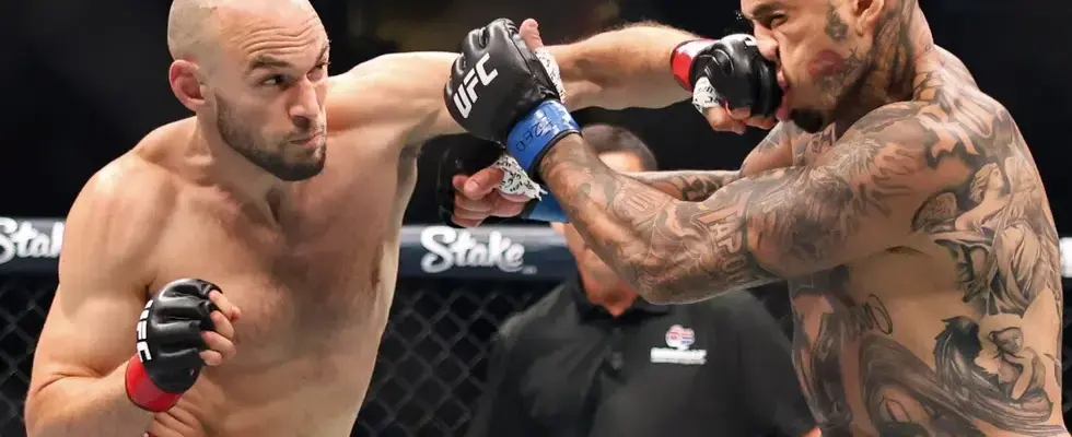 Image-of-two-profesional-UFC-Fighters-in-the-ring_