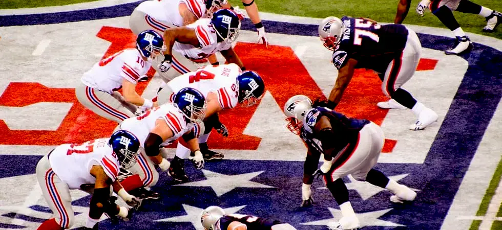 NFL-Superbowl-Final-image-of-the-2-teams-with-the-NFL-logo-in-the-pitch